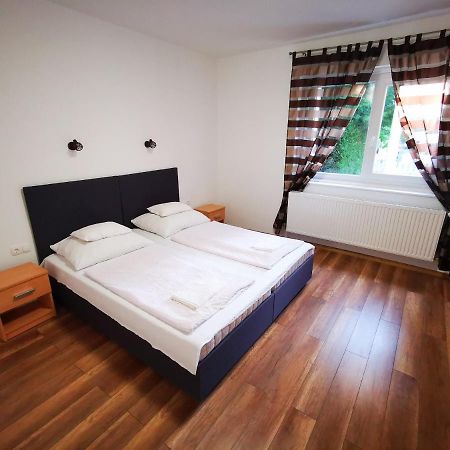 Mate Apartman Gyula Exterior photo